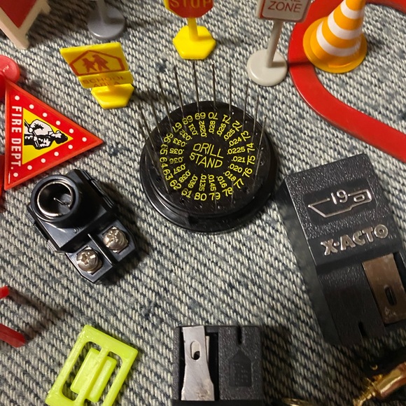 3,little Firehouses and small people! MODEL PARTS AND ITEMS galore!! - Picture 7 of 13